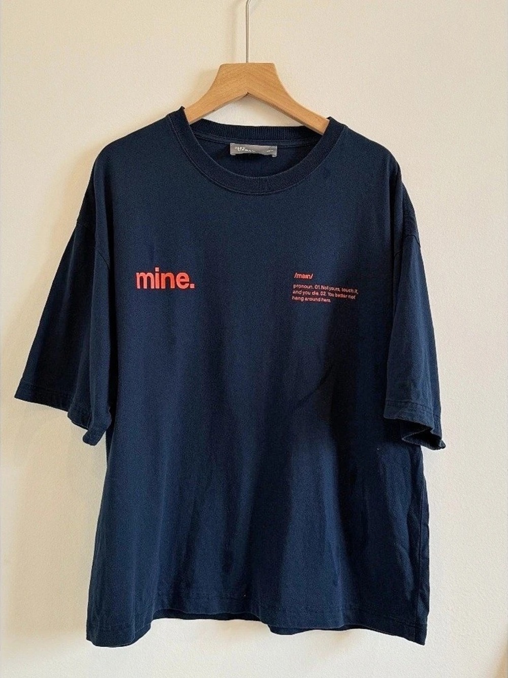 Graphic Short Sleeve Tee in navy Like New